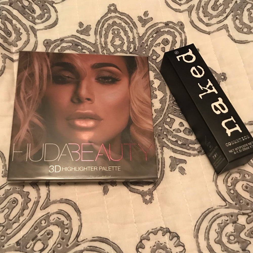 Huda Beauty 3D highlighter palette w/bonus